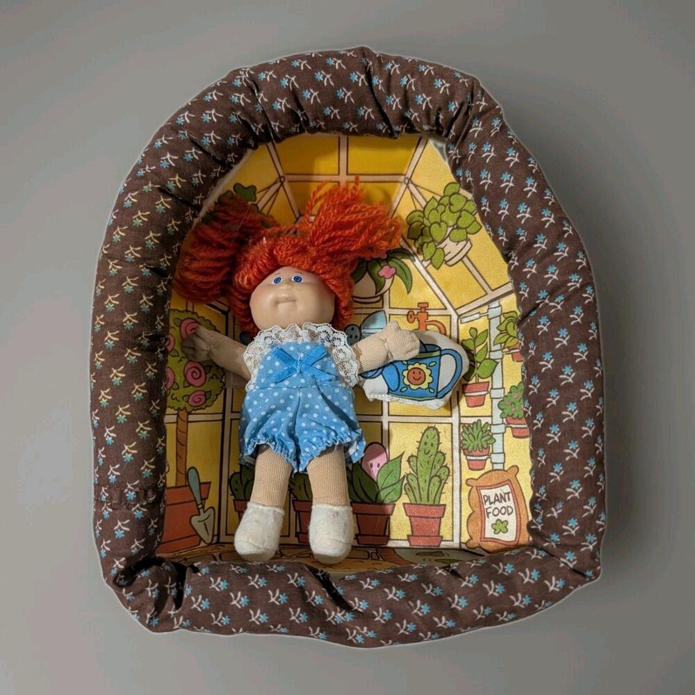 Vintage 1983 Cabbage Patch Kids Pin-Ups Minni Chrissie Garden Greenhouse